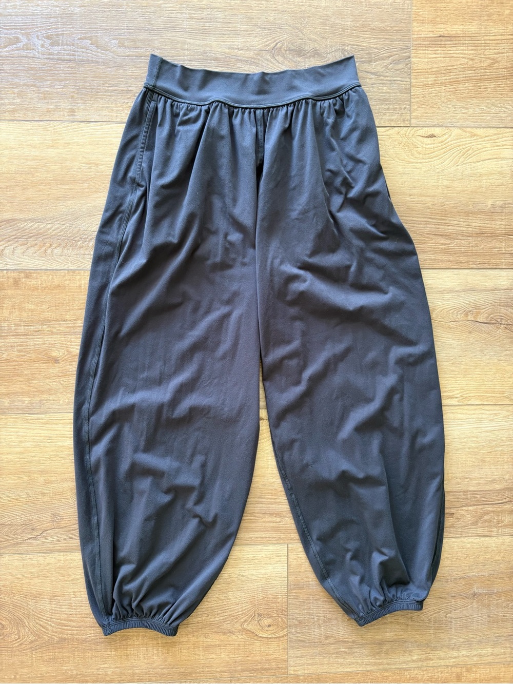 aerie offline The Hugger Go with Flow Baggy Joggers